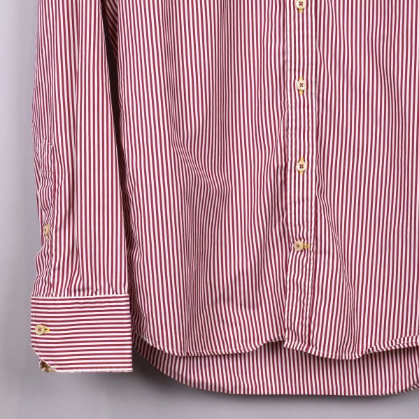 Skjortans manschett och nederkant