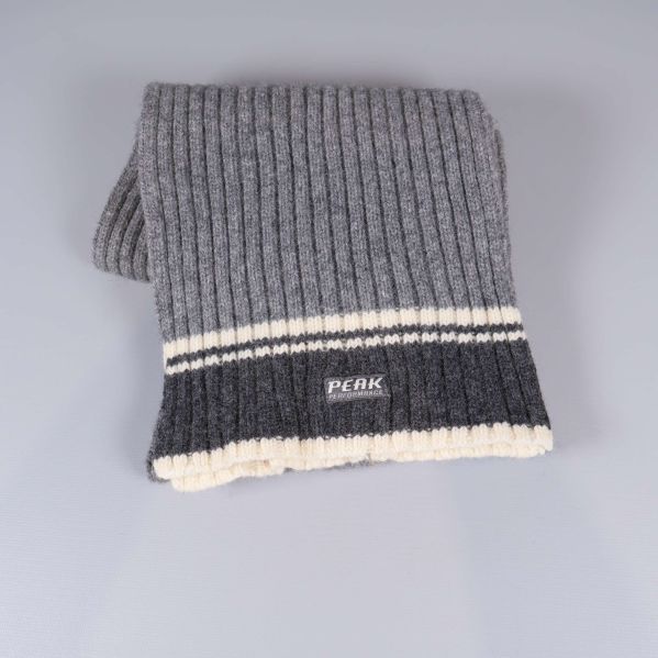 Hopvikt grå halsduk med vita och mörkgrå ränder