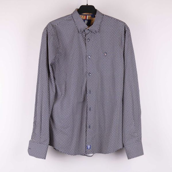 Framsida på grafisk skjorta