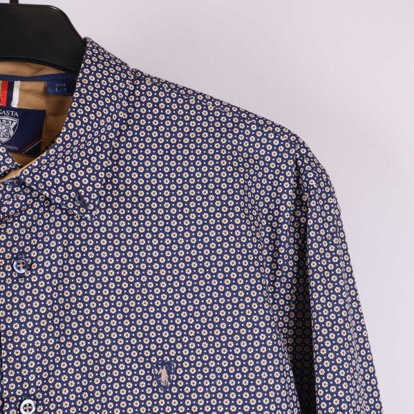 Klassisk krage med mönster