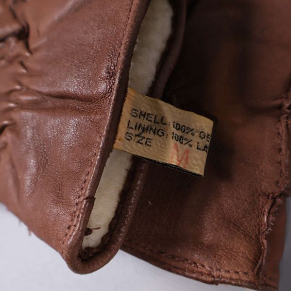 Materiallapp med text om skinn och lammullsfoder