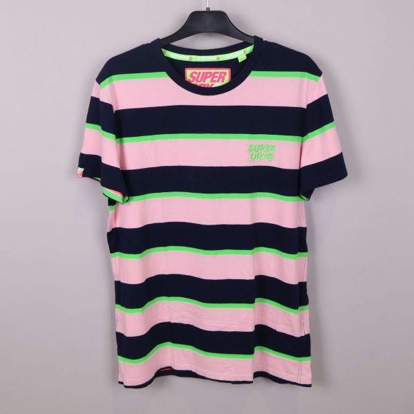 Framsida av randig t-shirt