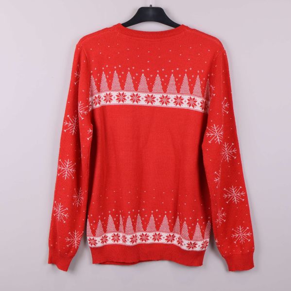 Baksidan av röd jultröja med vitt grafiskt mönster