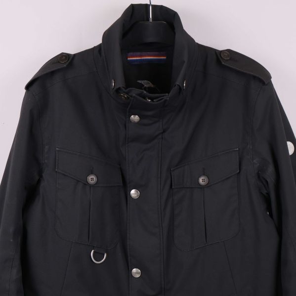 Övre delen av jacka med fickor och axelpartier