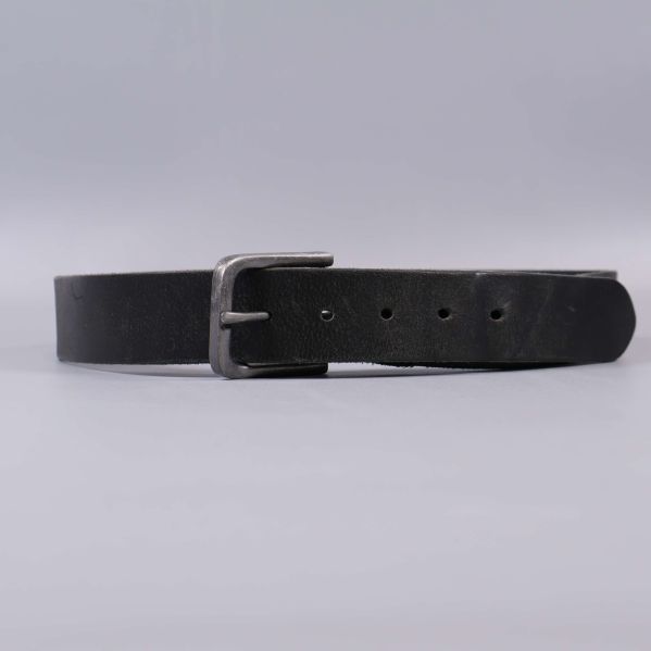 Brett svart läderbälte med silverfärgat spänne