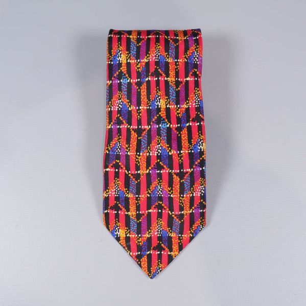 Slips med färgglatt grafiskt mönster framtill