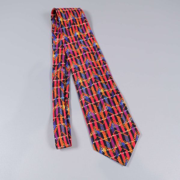 Slips i full längd med grafiskt mönster i starka färger