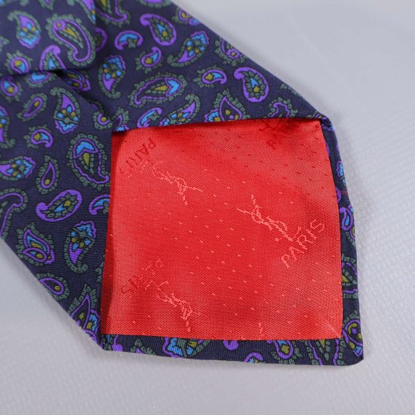 Foder med röd insida och YSL-paris brodyr