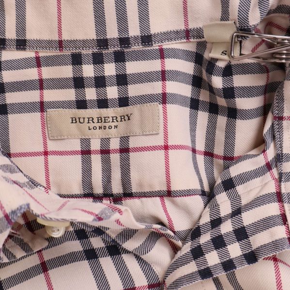 Burberry London-etikett insydd i skjortan