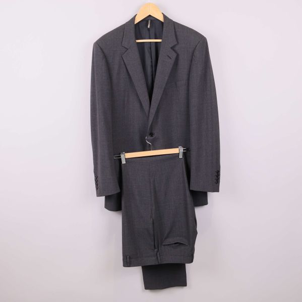 Grå kostym, komplett med kavaj och byxa