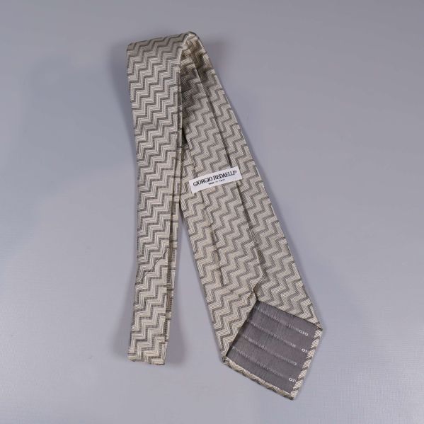 Baksida av slips med synlig Giorgio Redaelli etikett