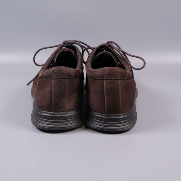 Mockaskor bakifrån med synliga sulor