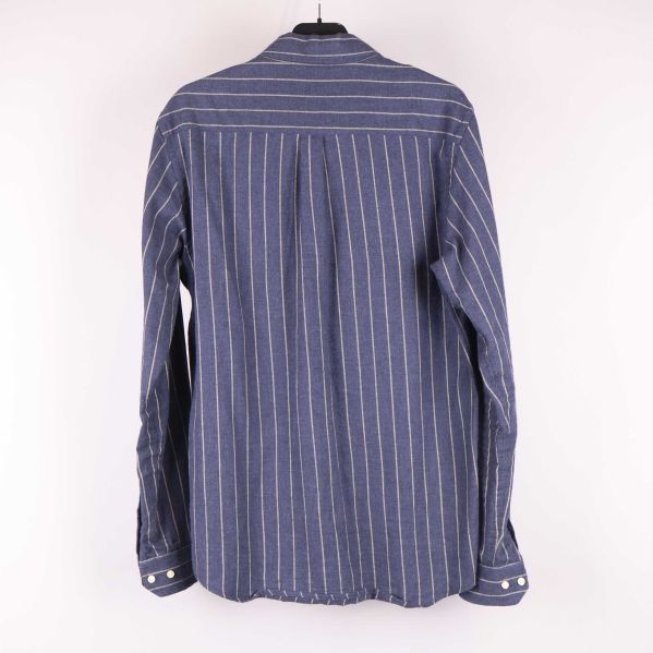 Randig skjorta bakifrån