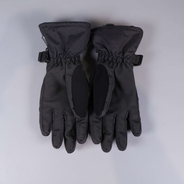 Baksidan av svarta vinterhandskar med förstärkta handflator