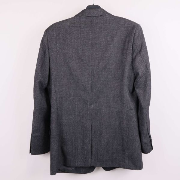 Mörkgrå kavaj på galge från baksidan