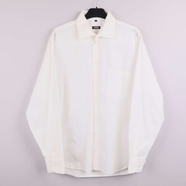 Vit skjorta från NONNO upphängd framifrån