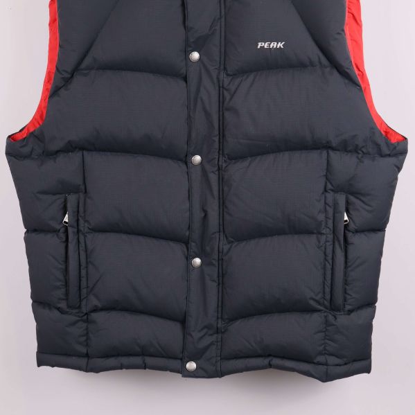 Nedre delen av västen med dragkedjefickor