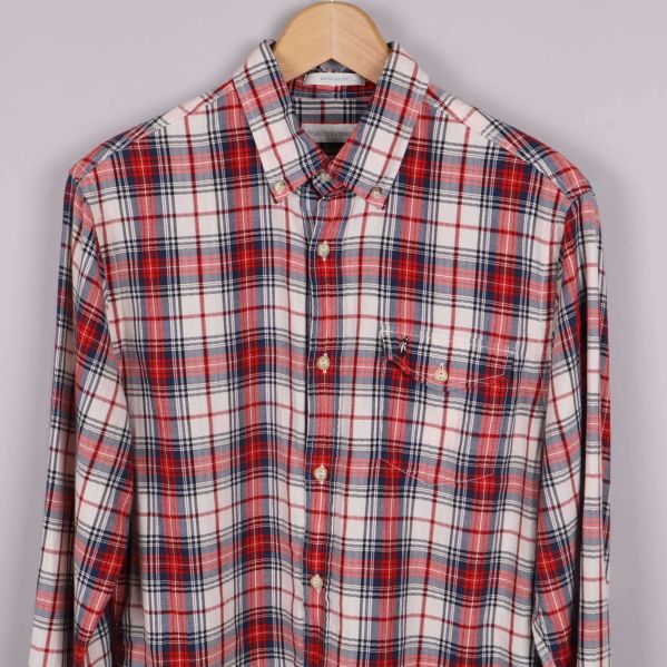 Detalj av bröstficka och krage