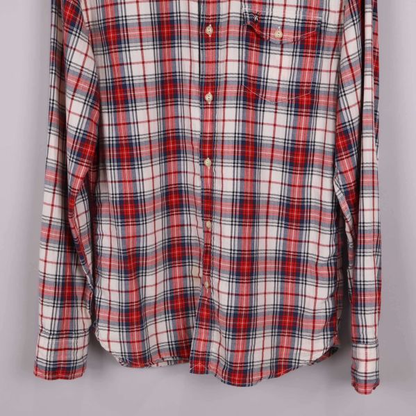 Nederdel med rutigt mönster och knappar