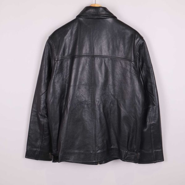 Läderjackans släta baksida