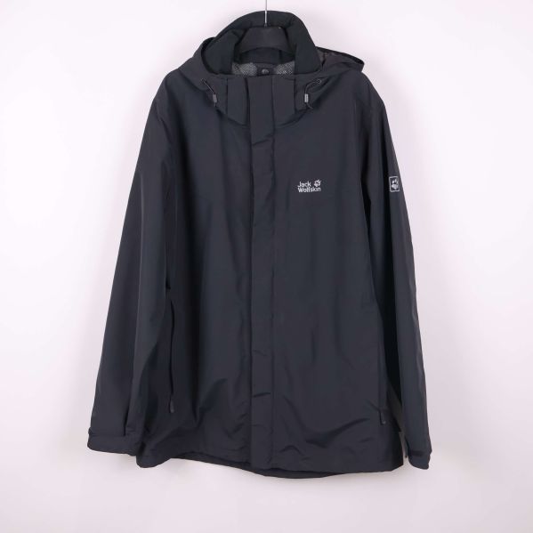 Jacka med huva och diskret design