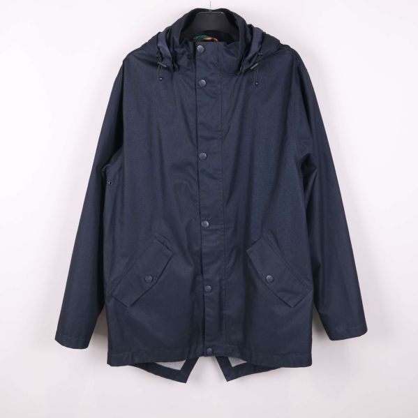 Jacka med huva och knappar