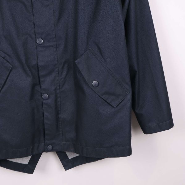 Detaljerad front och huva