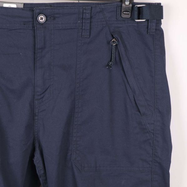 Cargoficka och dragkedja fram