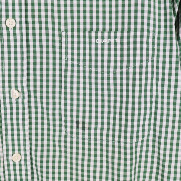 Detalj av bröstficka och logga