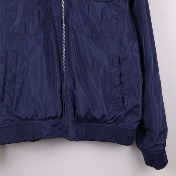 Jackans nederdel och ärmar