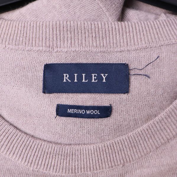 Namn- och materialetikett med Riley och Merino Wool