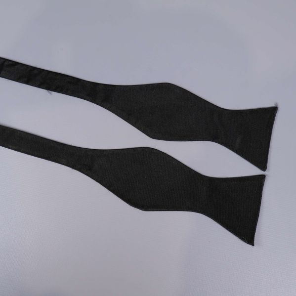 Närbild på flugans form och avslut i tyg