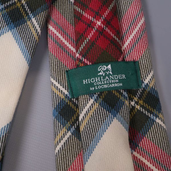 Närbild på grönt etikettband Highlander Collection