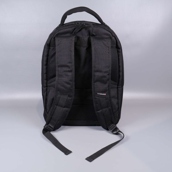 Ryggsäckens baksida med vadderade axelremmar och bärhandtag