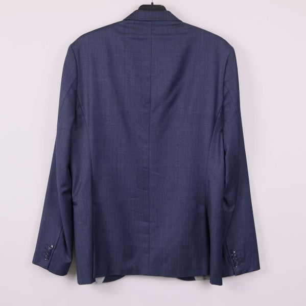 Baksida av blå kostymkavaj på galge