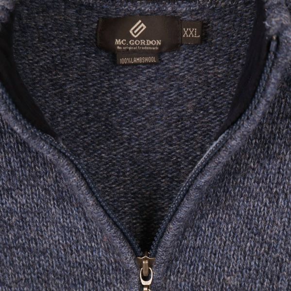 Närbild på halsringning och etikett från MC.Gordon