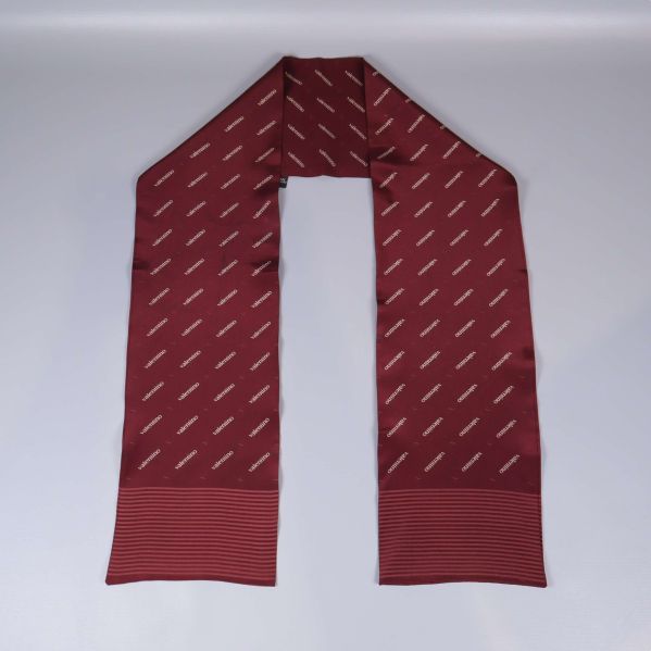 Vinröd scarf med randiga kanter