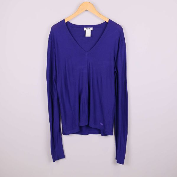 Långärmad lila tröja på galge framifrån