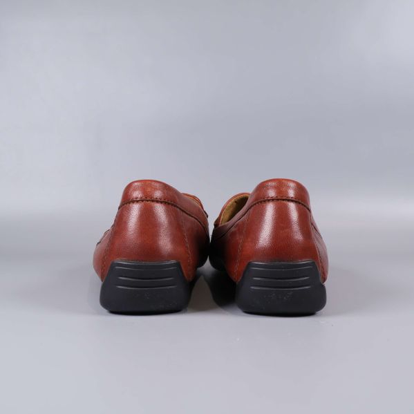 Loafers bakifrån med synlig sula och häl