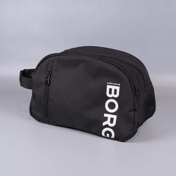 Svart necessär i tyg med vit BORG-logotyp och dragkedja framtill