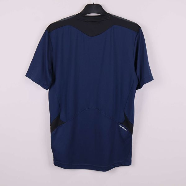 Mörkblå träningströja med svarta detaljer bakifrån