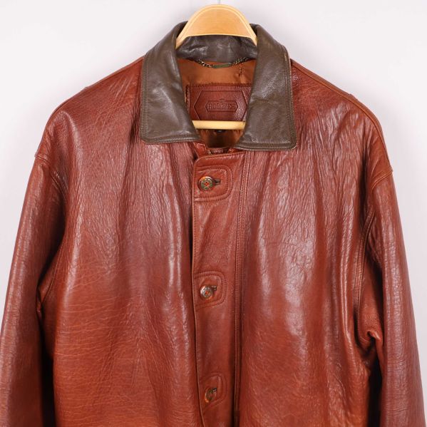 Kontrastkrage i mörkare läder