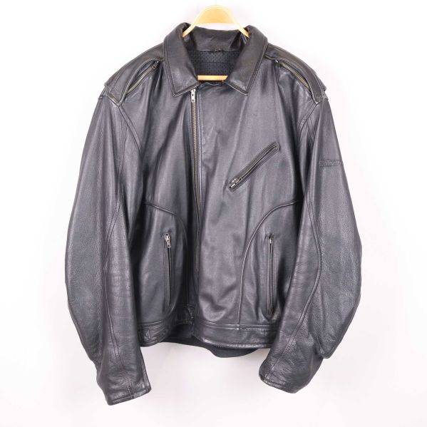 Jacka med flera fickor