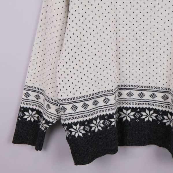 Ribbad halsringning och mönster