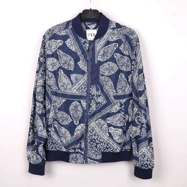 Bomberjacka med paisleymönster fram