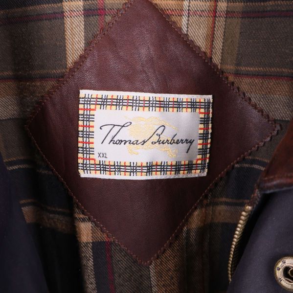 Etikett med texten Thomas Burberry på rutigt innerfoder