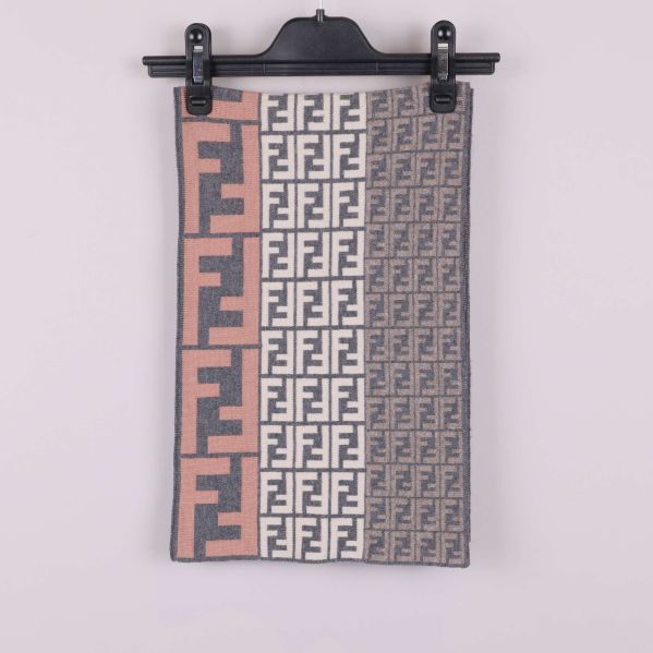 Halsduk med grafiskt Fendi-mönster i flera färger