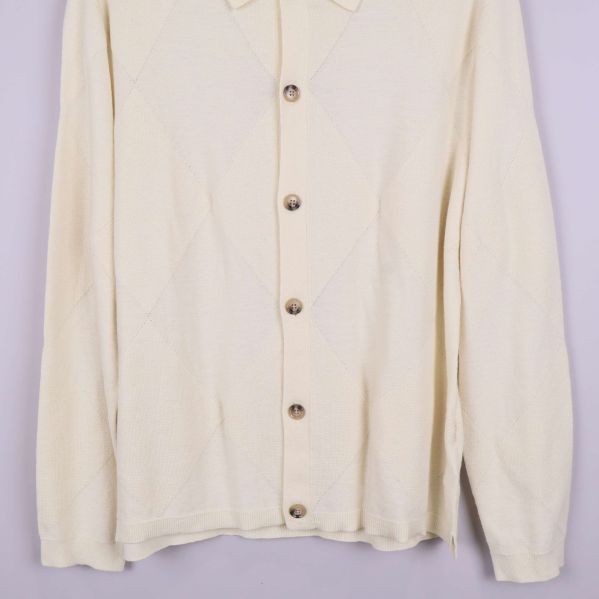 Kragdetalj och knäppt front