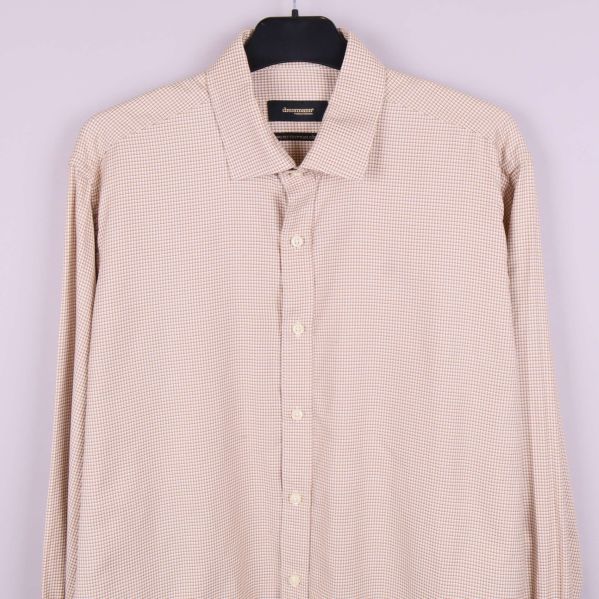 Rygg och helhetsvy av skjorta