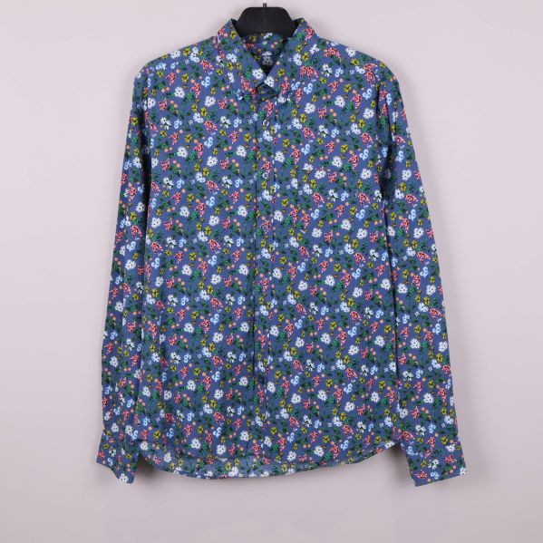 Blommig skjorta framifrån